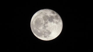 OLYMPUS PEN-Fでは月が撮れない？