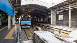 鶴見線さんぽ（1）弾痕が残る昭和レトロな国道駅
